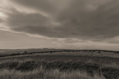 Dağları olan güzel bir manzara
