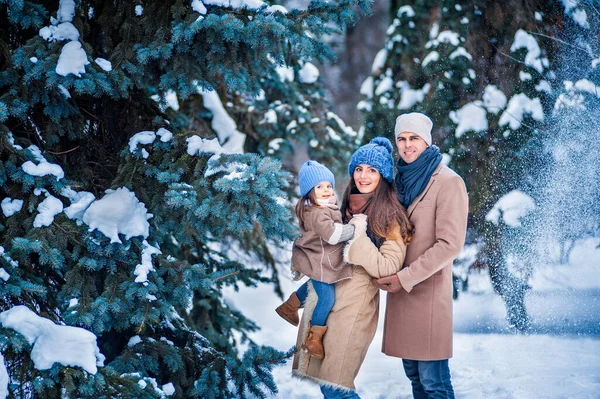 Portrait of a family against the background of snow-covered trees — Photo