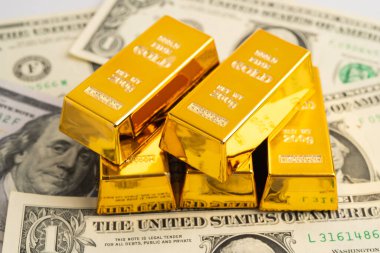 Amerikan doları banknotunda altın külçeleri, finans sektörü yatırım para birimi.