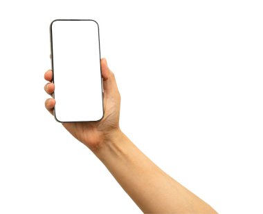 Akıllı telefonu elinde tutan Asyalı kadın beyaz arkaplanda kırpma yolu ile izole edilmiş boş ekran ile.