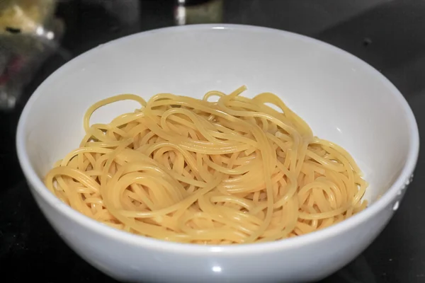 Closeup boiled spaghetti in the white bowl — Stock Photo, Image