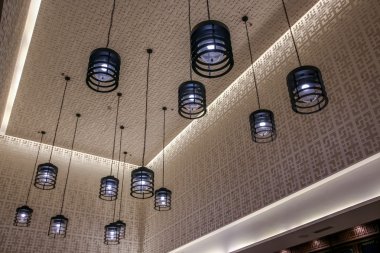 siyah tavan lamba dekorasyon lüks stil asılı kapatın