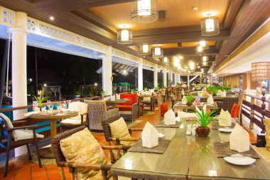 Yemek Masası sandalye ile tam set hattı