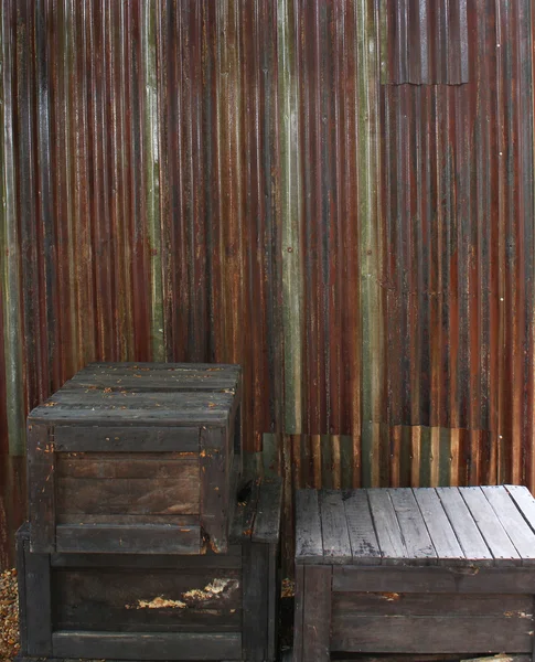빨간 오래 된 썩 어 침식 상자 아연 배경 텍스처 — 스톡 사진