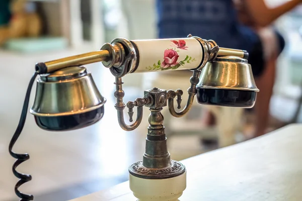 eski stil lüks vintage telefonu kapatın