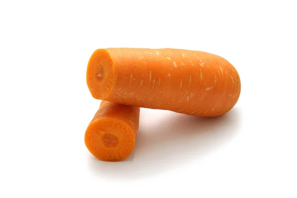 Zanahoria aislada en rodajas sobre fondo blanco con camino de recorte — Foto de Stock