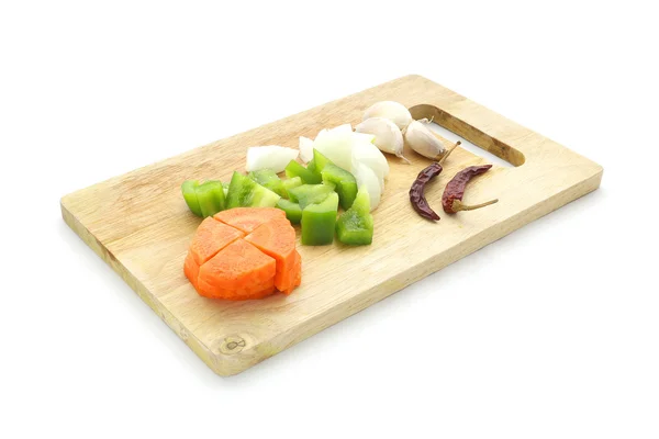 Ingredient set of carrot, sweet pepper,bell pepper, capcicum, onion, garlic, dry chili on the chopping block isolated on white background — Stock Photo, Image