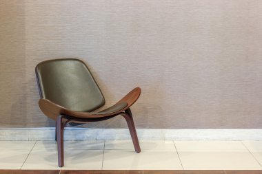 Boş lüks stil sandalye kırpma yolu duvar zemin üzerine