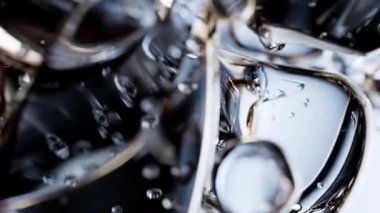 Dinamik 3D animasyon, saf kozmetik özün ilgi çekici 3D videosu. Gelişmiş cilt bakımını ve saç bakımını güzelleştirmek ve canlandırmak için ideal