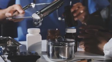 profesyonel sağlık ekipmanları, doktor elleri, steteskop, ilaç ve sağlık hizmetleri