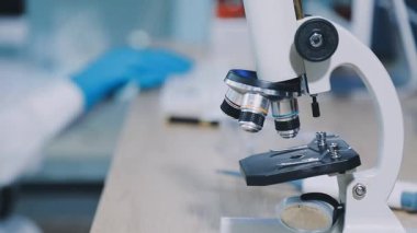 bir laboratuvar mikroskop.