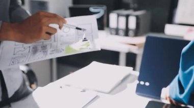 İşadamlarının tutulduğu ve planların çizildiği yeri kapatın.