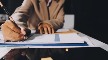 İş yerindeki iş adamları