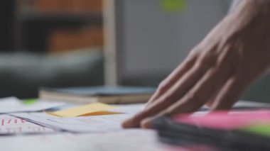 Çizimler ve dijital araçlarla UXUI tasarım beyin fırtınası oturumu