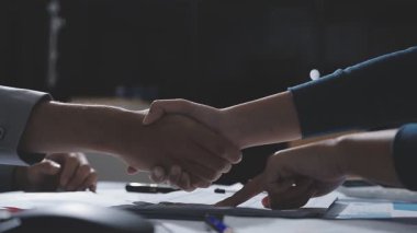 Klinik laboratuvarında çalışan araştırmacılar.