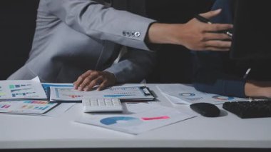 Klinik laboratuvarında çalışan araştırmacılar.