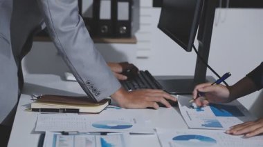 Klinik laboratuvarında çalışan araştırmacılar.