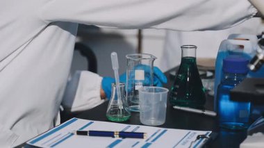 Arka plan için mikroskop ile Bilim tıbbi laboratuvar ekipmanları