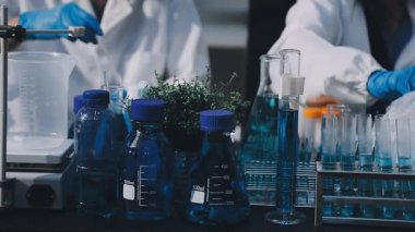 Arka plan için mikroskop ile Bilim tıbbi laboratuvar ekipmanları