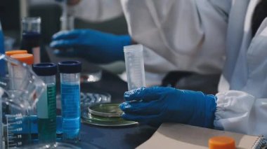 Arka plan için mikroskop ile Bilim tıbbi laboratuvar ekipmanları