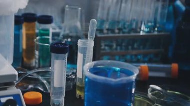 Arka plan için mikroskop ile Bilim tıbbi laboratuvar ekipmanları