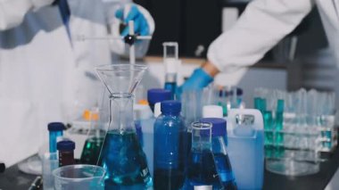 Arka plan için mikroskop ile Bilim tıbbi laboratuvar ekipmanları