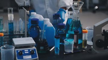 Arka plan için mikroskop ile Bilim tıbbi laboratuvar ekipmanları