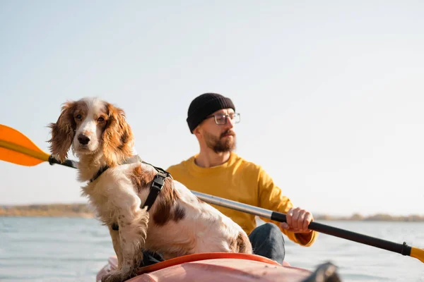 Man Dog Canoe Lake Young Male Person Spaniel Kayak Row — Stock Photo, Image