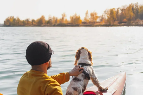 Kayaking Dogs Man Sits Row Boat Lake Next His Spaniel — Stock Photo, Image