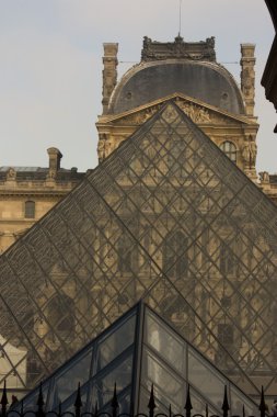 üçgenler ve piramit