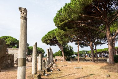 sütunlar ve diğer kalıntıları Ostia