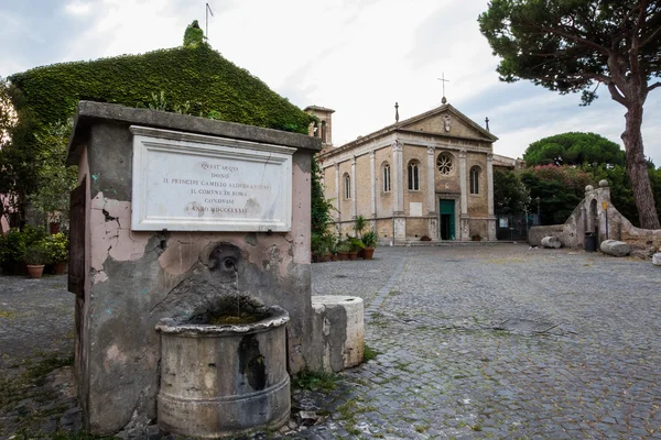 Kasteel van Giulio Ii in Ostia Antica Rome en kerk — Stockfoto