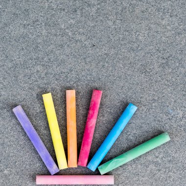 Eylül ayında başlayan tebeşirler okul için