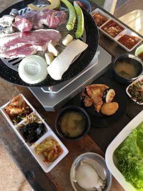 Lezzetli Asya yemeklerinin yakın görüntüsü