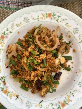 Tayland yemeklerini, kızarmış domuz ve sebzeleri kapatın.