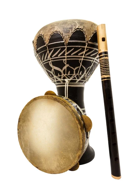 Instumento musical tradicional Djembe tambor, pandereta y flauta —  Fotos de Stock
