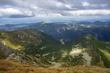 Salatin 'in tepesinden manzara çok güzel. Batı Tatras. Slovakya.