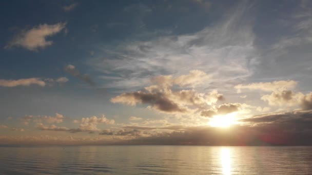 Pôr Sol Tirar Fôlego Vista Aérea Sobre Oceano Com Sol — Vídeo de Stock