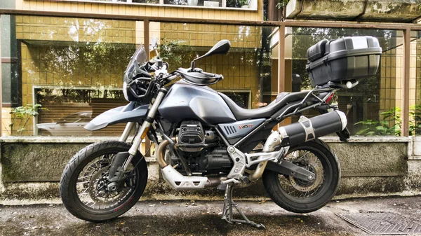 Рим Италия Декабря 2020 Красивая Модель Мотоцикла Moto Guzzi V85 — стоковое фото