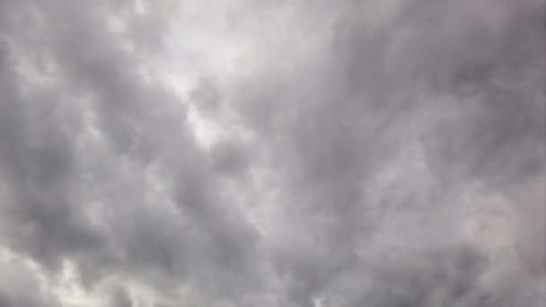 Zła Pogoda Złowrogie Szare Niebo Burzliwymi Chmurami Powietrzu — Wideo stockowe