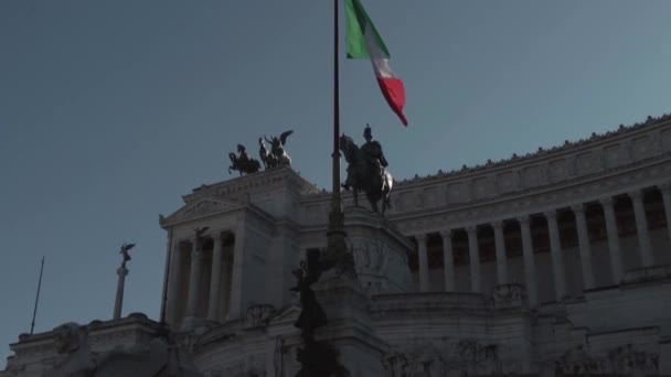 Roma Italia Januari 2021 Pandangan Tilt Menunjukkan Bendera Italia Monumen — Stok Video