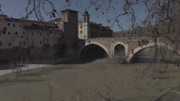 Zoom Hacia Fuera Puente Fabricio Más Antiguo Roma Composición Original — Vídeos de Stock