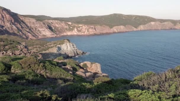 Baie Sauvage Enchanteresse Avec Des Collines Verdoyantes Mer Bleue Des — Video