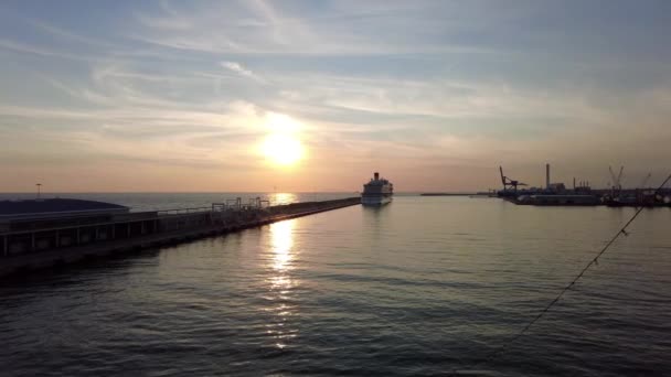 Bordo Della Nave Tramonto Con Sole Cielo Fantastici Uno Skyline — Video Stock