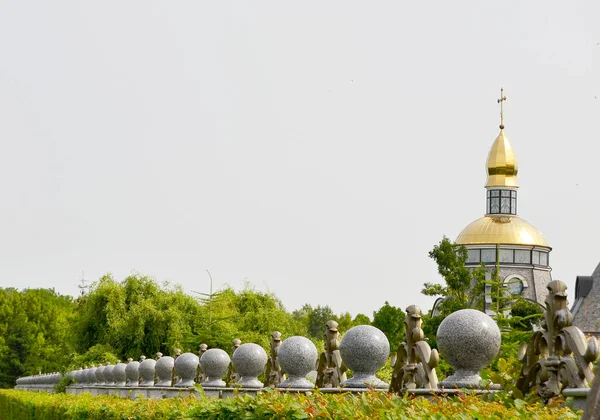 Християнський Церковний Хрест Високій Вежі Молитви Фотографія Складається Прекрасної Церкви — стокове фото