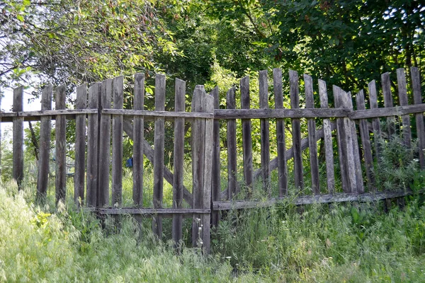 Piękna Stara Brama Opuszczonego Domu Miejscowości Naturalnym Tle Fotografia Składająca — Zdjęcie stockowe