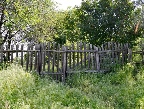 Bellissimo Vecchio Cancello Casa Abbandonata Villaggio Sfondo Naturale Fotografia Composta — Foto Stock