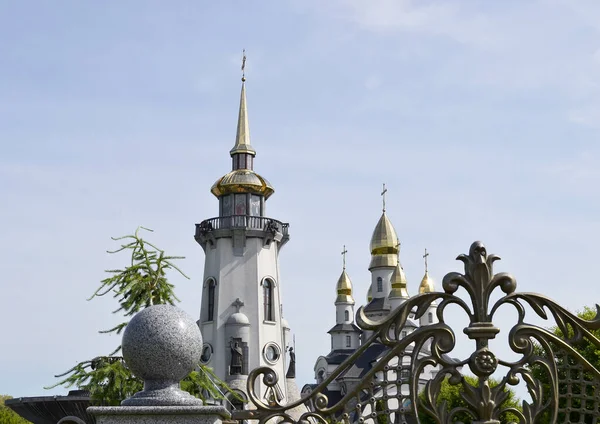 Християнський Церковний Хрест Високій Вежі Молитви Фотографія Складається Прекрасної Церкви — стокове фото