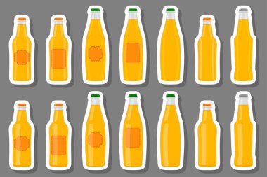 Bira fabrikası için kapaklı büyük bira şişeleri temalı bir resim. Beyaz arka planda birbirinin aynı cam şişelerden oluşan patern birası. Cam şişeler bira gurmesi için ana aksesuar..