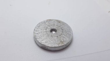 Sürgülü metal vida